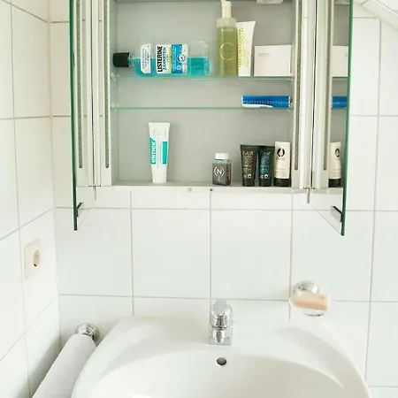 Schone 3 Zi-dachgeschosswohnung & Gigantische Aussicht 公寓 阿伦